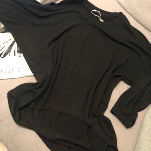 Leo Rosi .... black slouchy top